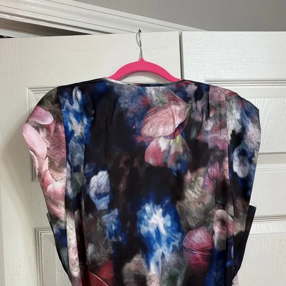 White House Black Market Multicolor Floral V-Neck silky Blouse - Picture 9 of 11